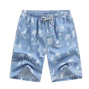Short de bain athlétique pour homme en toile 100 % coton respirante, imprimé numériquement motif palmiers bleu clair, avec cordon de serrage - Product Image 1