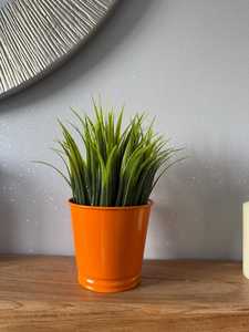 Pot de fleurs en céramique émaillée blanc mat avec texture en relief marguerite et papillon, pour jardin intérieur/extérieur, avec trou de drainage, écologique - Product Image 6