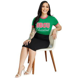 T-shirt en chenille brodé vert et rose, inspiré des universités afro-américaines, en coton premium, style streetwear décontracté - Product Image 1
