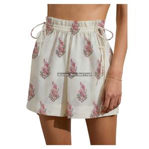 Shorts d'été personnalisés pour femme, taille élastique, coupe ample, en coton imprimé à la main, avec cordon de serrage - Product Image 3