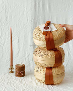 Cesta de Almacenamiento Multiusos Sisu Handicraft, Hecha a Mano, de Bambú Verde y Rojo Natural, Ecológica y Segura para Alimentos - Product Image 1