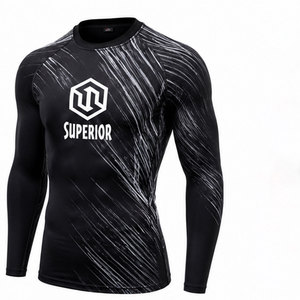 Camiseta deportiva ligera de compresión con costuras resistentes y tela elástica, que garantiza un rendimiento duradero. - Product Image 5