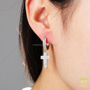 Pendientes de aro con colgante de cruz de diamante cultivado en laboratorio de plata de ley 925 premium para marcas de joyería boutique. - Product Image 3
