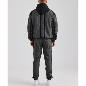 Ensemble de survêtement de luxe personnalisé pour homme, coupe oversize, coupe-vent réfléchissant, style streetwear, en polyester et nylon - Product Image 2