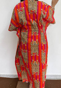 Vestido Kaftan de Algodón con Estampado de Tigre, Tela Ligera y Detalles de Estampado Tradicional - Product Image 5