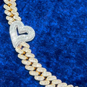 Collar de Cadena Cubana con Incrustaciones de Moissanita Premium, Plata 925 Chapada en Oro, 18mm, Claridad VVS, Unisex, Estilo Moderno - Product Image 1