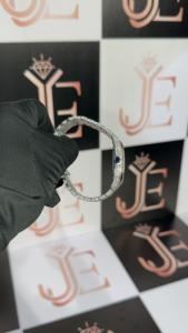 Montre-bracelet à quartz de luxe pour homme en acier inoxydable, avec cadran à chiffres romains, verre serti de diamants, 41 mm, résistante à l'eau - Product Image 4