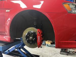 Kit de frenos delanteros D1Spec para Mitsubishi Lancer Evolution, pinzas rojas con rotores y líneas - Product Image 5