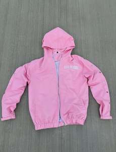 Conjunto de Chaqueta Cortavientos Rosa Transpirable con Logotipo Personalizado y Pantalones Cortos con Botones a Presión, Estilo Hip Hop, Ligero, con Capucha, de Dos Piezas, Ropa Urbana de Verano - Product Image 3