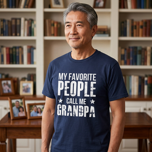 คนโปรดของฉันเรียกฉันว่า คุณปู่ เสื้อยืดแขนสั้นลำลองสำหรับบุรุษ ทรงปกติ คอกลม ผ้าเจอร์ซีย์พิมพ์ลาย ผ้าฝ้าย - Product Image 6