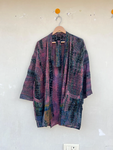 Kimono court indien Vintage fait à la main en soie Tye Dye Kimono en soie violet et noir pour femmes - Product Image 3