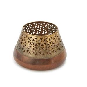 Porte-bougie tendance en métal et bois, ajoute une touche de luxe sans compromettre la simplicité de la lumière des bougies. - Product Image 5