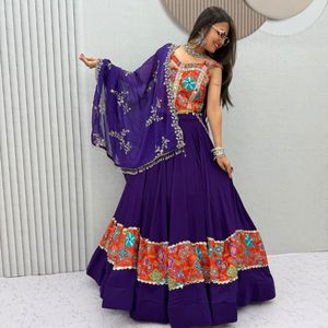 Lehenga Choli en coton premium pour Navratri avec un véritable travail de miroir, un chemisier en soie imprimée et un dupatta brodé de sequins et de fils épais. - Product Image 1