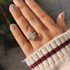 Bague de Mariage Premium en Diamant Taillé Radiant Bicolore avec Pierres Latérales en Poire, Bijoux de Mariée de Laboratoire, Fournisseur en Gros en Ligne - Product Image 5