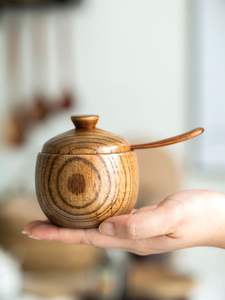 Tarro de madera hecho a mano con tapa para almacenamiento sostenible en la cocina e ideas de organización ecológica para el hogar - Product Image 4