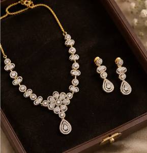 Conjunto de Collar y Pendientes de Aleación Chapada en Oro con Diseño Floral Étnico y Circonitas, con Colgante en Forma de Lágrima para Boda - Product Image 1