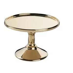 Estética clásica y atemporal, elegante soporte para pasteles de metal cálido. Perfecto para servicios de catering y organizadores de eventos. - Product Image 2