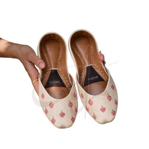 Diseño Único, Tendencia de Moda, Khussa para Mujer con Estampado Antideslizante, Ligero y Personalizable, Suministro Directo de Fábrica - Product Image 2