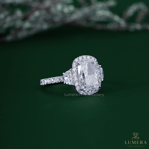Anillo de compromiso con halo de diamantes cultivados en laboratorio de corte cojín de 5.34 quilates, oro blanco de 14 quilates, pavé de tres piedras, anillo de boda para mujer - Product Image 3