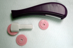 AA0222 <b>Plastic</b> Tracing <b>wheel</b> | <b>Plastic</b> Tracing <b>Wheel</b> With Pink Gear Attachments For Quilting Durable Design - Product Image 5