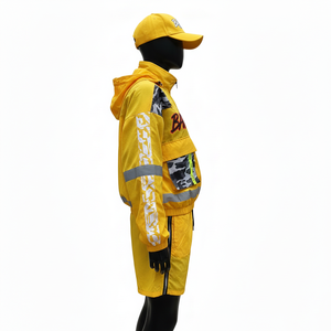 Conjunto corto de nailon premium cortavientos, tela ligera, diseño de paneles amarillos y negros, logotipo personalizado con serigrafía, talla grande - Product Image 3