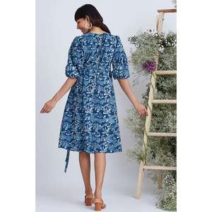 Vestido midi azul estampado para mujer, vestido de fiesta informal con cuello en V y media manga - Product Image 4