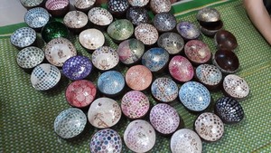 High Quality <b>Coconut</b> <b>Shell</b> Bowl Handcrafted Painted MOP Inlay Custom Pattern Eco Friendly Bowl Vietnam Factory Supply Export - Product Image 2