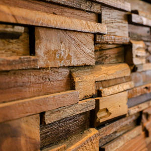 แผ่นผนังไม้เนื้อแข็งธรรมชาติรูปทรงเรขาคณิตทันสมัยแบบ 3 มิติ ซ้อนกันเป็นแนวนอน สำหรับตกแต่งผนังภายในห้างสรรพสินค้าและบ้านพักตากอากาศ - Product Image 5