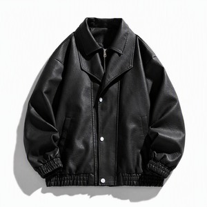 Blouson en cuir pour homme à marque privée, fermeture boutonnée tendance, avec corps de blouson bomber en cuir, patch chenille personnalisé et poignets côtelés - Product Image 1