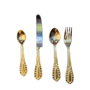 Ensemble de couverts classique de l'Empire romain, orné, plaqué or, en acier inoxydable durable, poli miroir, pour les résidences de luxe - Product Image 1