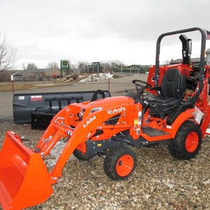 Mini Cargadora de Ruedas Kubota BX23S Usada, Tractor Compacto con Retroexcavadora, 4x4, para Granja, Jardín y Construcción - Product Image 3