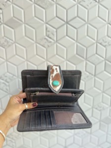 Cartera de Cuero de Alta Calidad con Grabado y Diseño Vintage, Cierre con Botón Turquesa, Cartera de Mujer para Uso Diario - Product Image 6