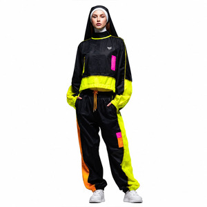 Ensemble de survêtement coupe-vent court tendance pour femme, personnalisé, en nylon léger, ensemble d'entraînement, jogging color block, vêtements de sport, sweats à capuche OEM USA - Product Image 6