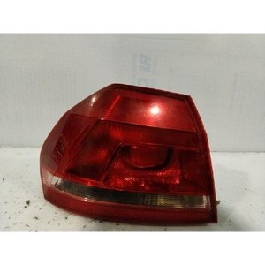 ไฟท้ายด้านนอกซ้ายมือซ้ายสำหรับรถ Passat ปี 2010-2015 มือสอง ของแท้ OEM รหัส 561945095G - Product Image 1