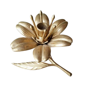 Candelabro Dorado con Diseño Floral, Candelabro de Metal de Lujo para Decoración del Hogar, Decoración de Mesa Navideña - Product Image 1