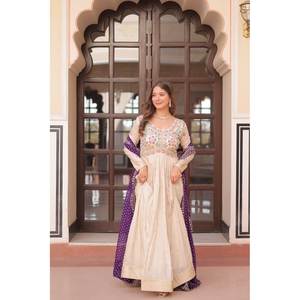 Robe de soirée en coton imprimé Bandhani, brodée et ajourée, style Salwar Kameez - Product Image 6