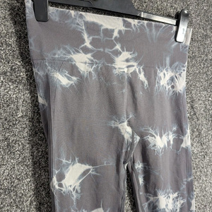 Leggings Deportivos Sin Costuras Grises Tie Dye Sin Marca, Leggings de Yoga con Efecto Fruncido en Glúteos - Product Image 4