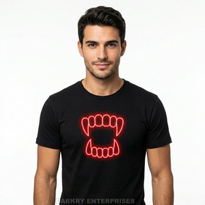 T-shirt noir personnalisé pour homme, fabricant OEM, motif gothique vampire avec crocs chromés, vente en gros, coton de haute qualité, haut décontracté pour homme - Product Image 4