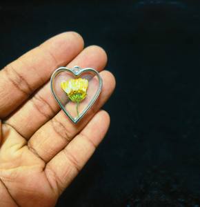 Nouvelle Arrivée Meilleure Qualité Fleur Séchée Résine Pendentif Collier Floral Orgone Vintage Style Bijoux De Mode du Fournisseur En Vrac - Product Image 1