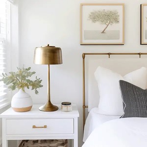 Lampe de table ronde moderne de luxe en aluminium doré - Lampe décorative d'accentuation de style indien pour la maison - Product Image 3