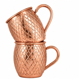 Vente en gros de tasses à Moscow Mule en cuivre patiné antique avec poignée en laiton, motif feuille, doublure en acier inoxydable, tasse à bière, logo personnalisé - Product Image 3