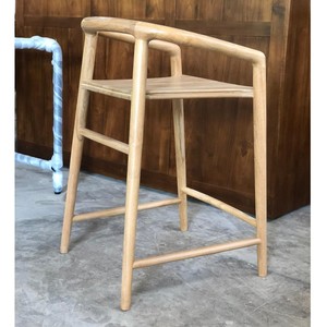 Chaise de bar moderne en teck massif avec accoudoirs courbes, finition naturelle, tabouret haut pour comptoir de cuisine, café, restaurant, mobilier - Product Image 4