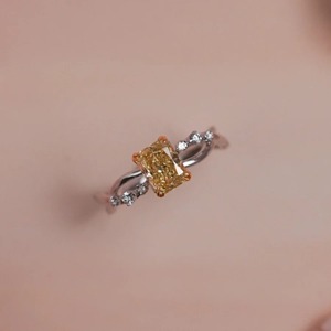 Anillo de Diamante Amarillo de 1.18 Quilates, Corte Radiante, Cultivado en Laboratorio, Oro Blanco de 14K, Pavé Trenzado, Joyería Fina de Lujo para Compromiso - Product Image 1