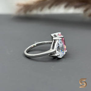 Elegante anillo de moissanita rosa con corte radiante en oro de 10K con forma de pera blanca para mujer, procedente de la India. - Product Image 2