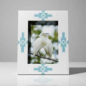 Opulento Marco de Fotos Artesanal de MDF con Incrustaciones de Hueso, Detalles de Resina y Conchas de Nácar - Product Image 5