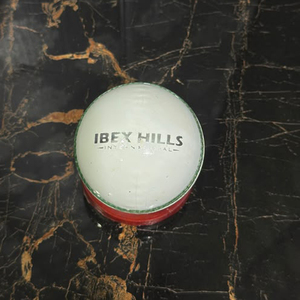 ลูกคริกเก็ตหนังแท้ Club White Cricket Hard Ball น้ำหนัก 156 กรัม เกรดแข่งขันระดับมืออาชีพ เย็บด้วยมือ สำหรับฝึกซ้อมในสโมสร - Product Image 4