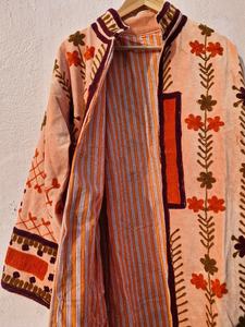 Veste longue en velours SUZANI, broderie florale traditionnelle de haute qualité |   Manteau d'hiver bohème brodé de fleurs, prix de gros - Product Image 5