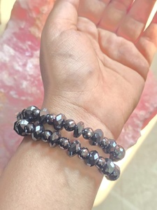 Cuentas redondas de moissanita negra de 6.50 mm y cuentas de espinela negra talladas a mano para pulsera de moda para mujer - Product Image 2