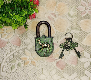 Cadenas antique en laiton en forme de chameau, motif chameau du désert vintage, cadenas décoratif en métal avec clé, cadenas de sécurité - Product Image 3