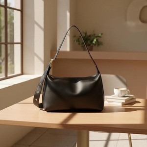 Bolso de Hombro y Bandolera de Cuero para Mujer, de Alta Calidad, para la Playa o Vacaciones, Estilo Casual, Disponible en Grandes Cantidades - Product Image 1